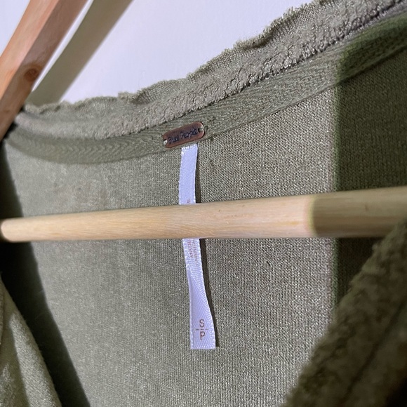 Free People Emma's Henley Tie Front Boho Crop Top Sz S NWT - Picture 4 of 8